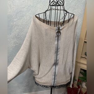 VENTI6 Elegant Champagne Beige Sweater
Zipper Detail made in Italy